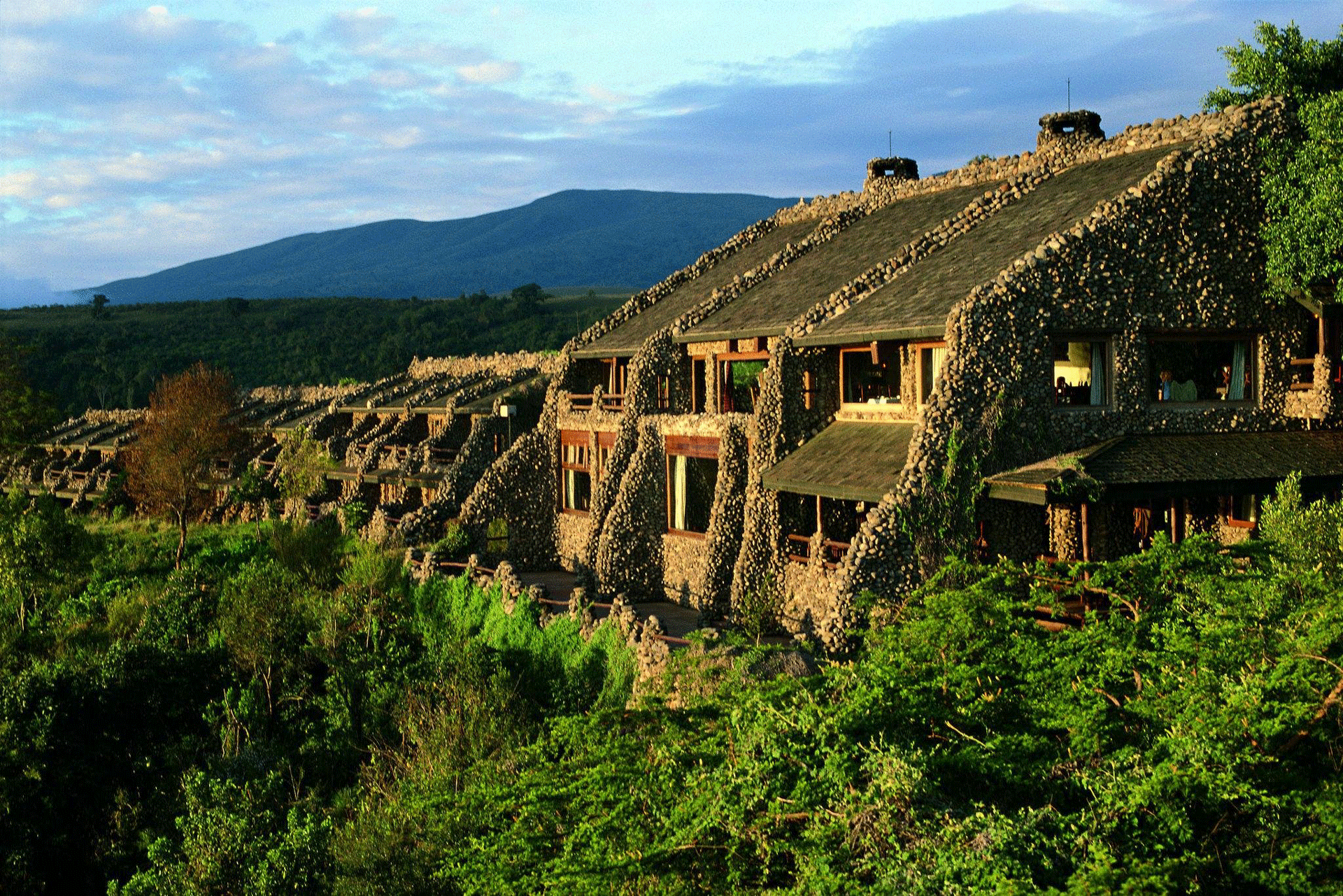 ngorongoro-serena-lodge-exteriors-lodge-01